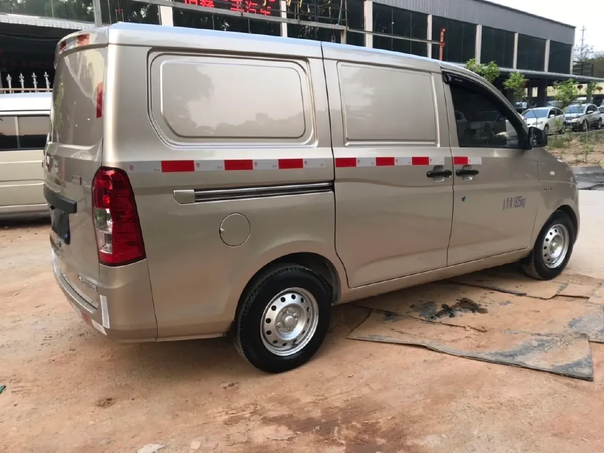 2018 WuLing RongGuang V 1.5L 112HP L4 5MT,autocango,china used car exporter,china ev exporter,chinese used car exporter,chinese used ev exporter
