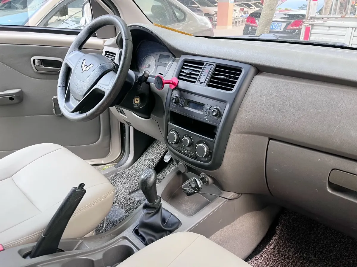 2018 WuLing RongGuang V 1.5L 112HP L4 5MT,autocango,china used car exporter,china ev exporter,chinese used car exporter,chinese used ev exporter