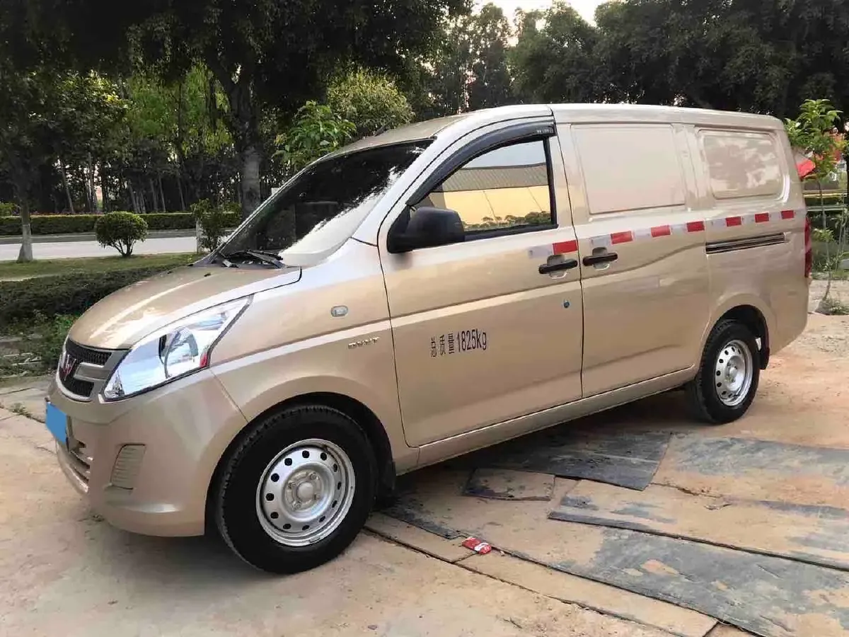 2018 WuLing RongGuang V 1.5L 112HP L4 5MT,autocango,china used car exporter,china ev exporter,chinese used car exporter,chinese used ev exporter