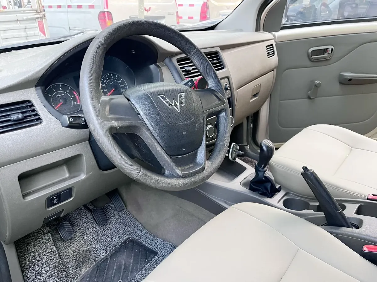 2018 WuLing RongGuang V 1.5L 112HP L4 5MT,autocango,china used car exporter,china ev exporter,chinese used car exporter,chinese used ev exporter