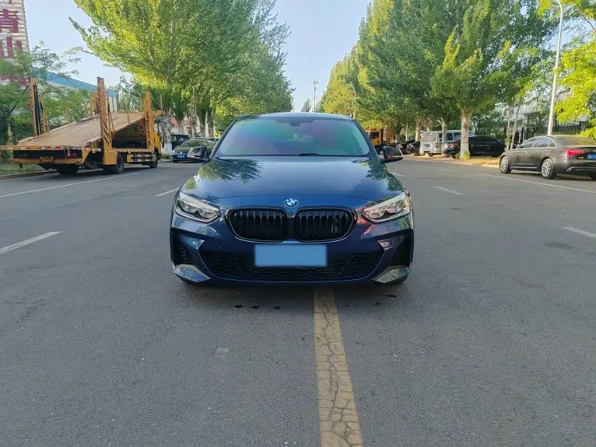 2021 BMW 1 Series 2.0T 192HP L4 7DCT,autocango,china used car exporter,china ev exporter,chinese used car exporter,chinese used ev exporter