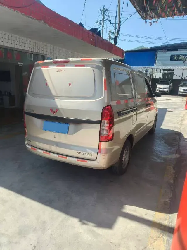 2022 WuLing HongGuang V 1.5L 99HP L4 6MT,autocango,china used car exporter,china ev exporter,chinese used car exporter,chinese used ev exporter