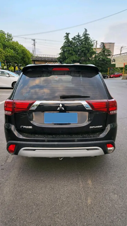 2019 Mitsubishi Outlander 2.4L 192HP L4 CVT,autocango,china used car exporter,china ev exporter,chinese used car exporter,chinese used ev exporter