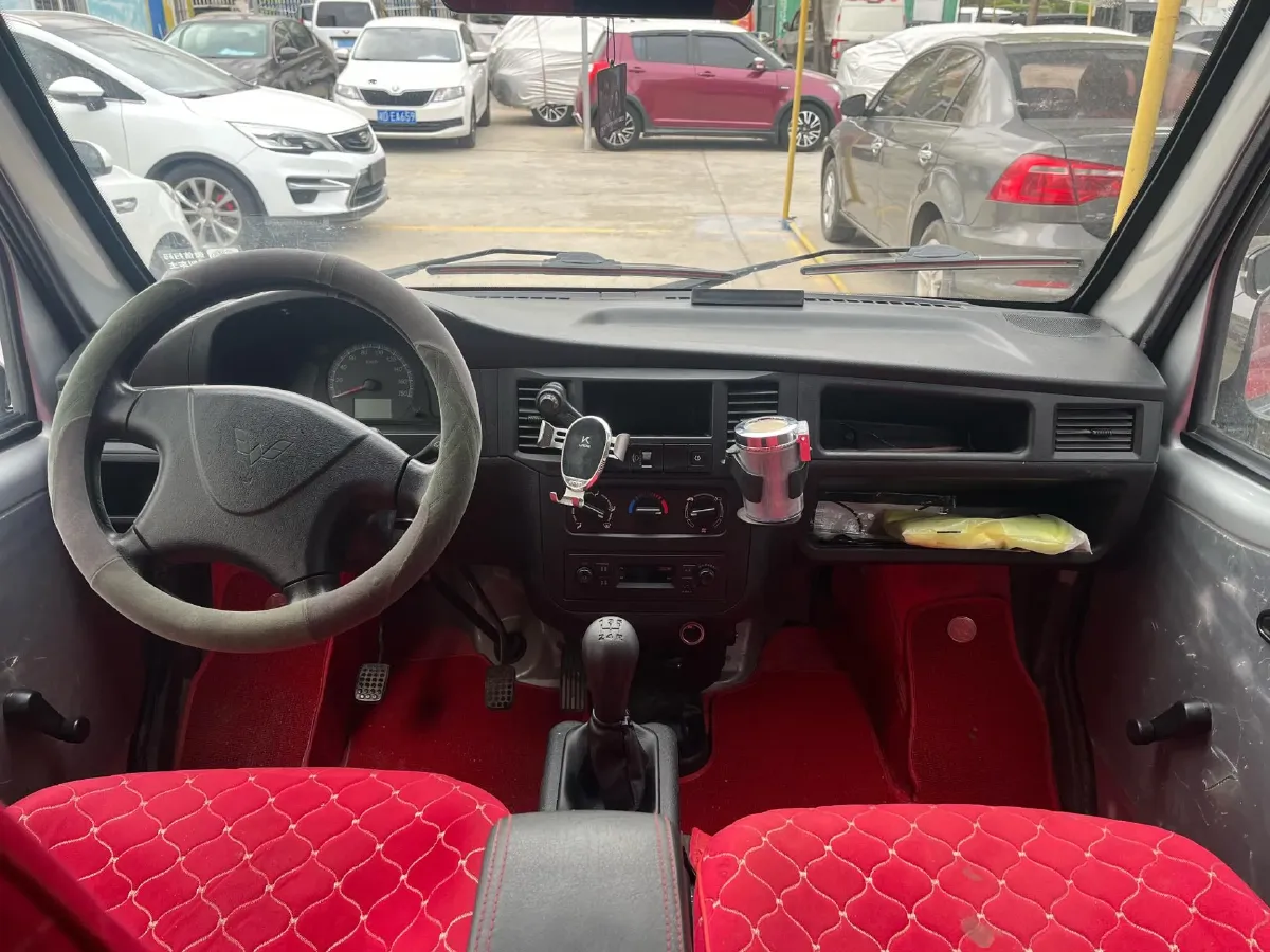 2020 WuLing ZhiGuang 1.2L 76HP L4 5MT,autocango,china used car exporter,china ev exporter,chinese used car exporter,chinese used ev exporter