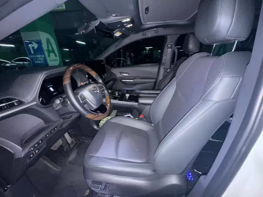 2024 Toyota Sienna 2.5L 189HP L4 E-CVT Hybrid,autocango,china used car exporter,china ev exporter,chinese used car exporter,chinese used ev exporter