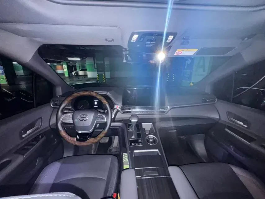 2024 Toyota Sienna 2.5L 189HP L4 E-CVT Hybrid,autocango,china used car exporter,china ev exporter,chinese used car exporter,chinese used ev exporter