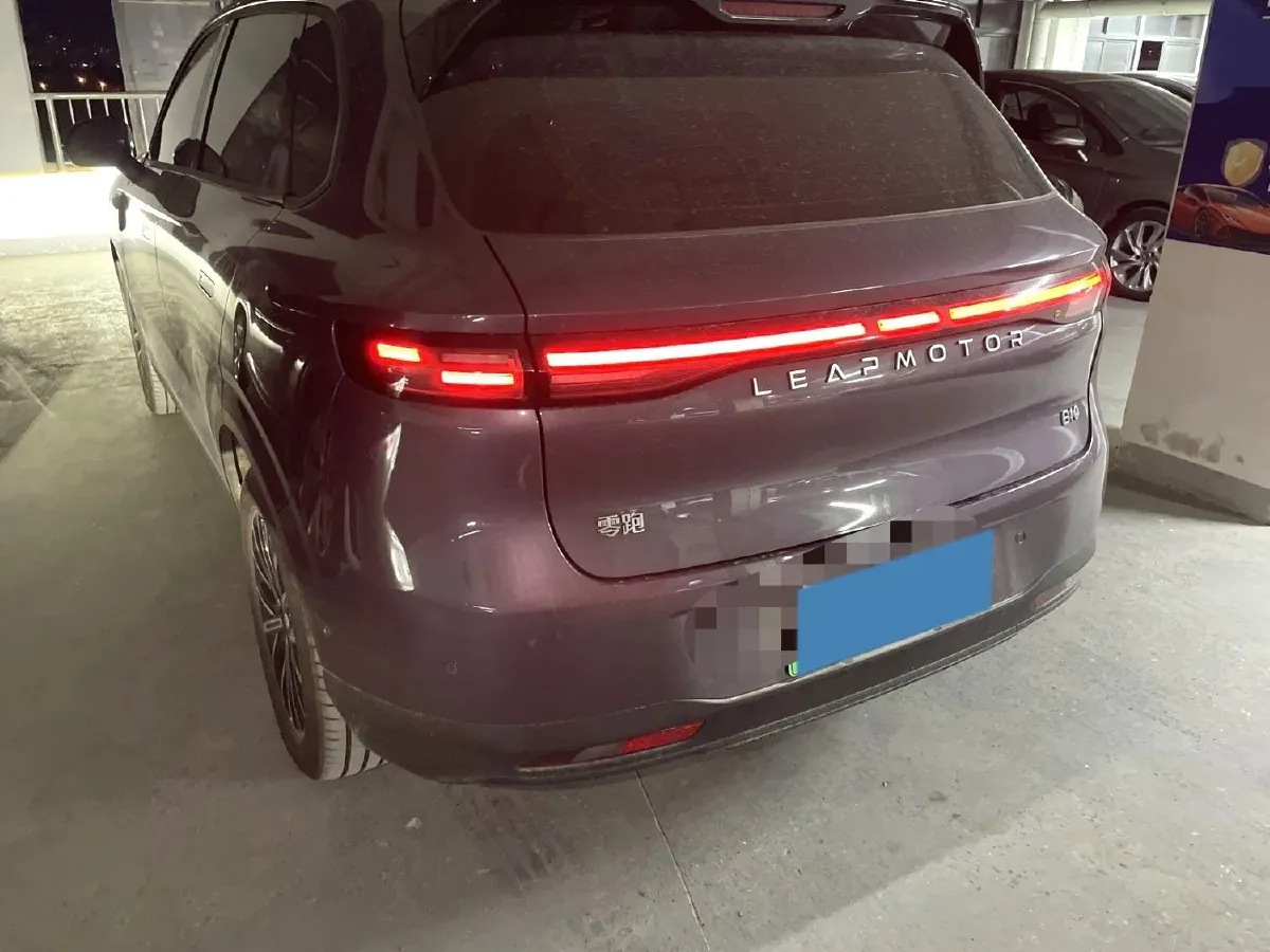 2025 Leapmotor B10 BEV 67.1KWH,autocango,china used car exporter,china ev exporter,chinese used car exporter,chinese used ev exporter