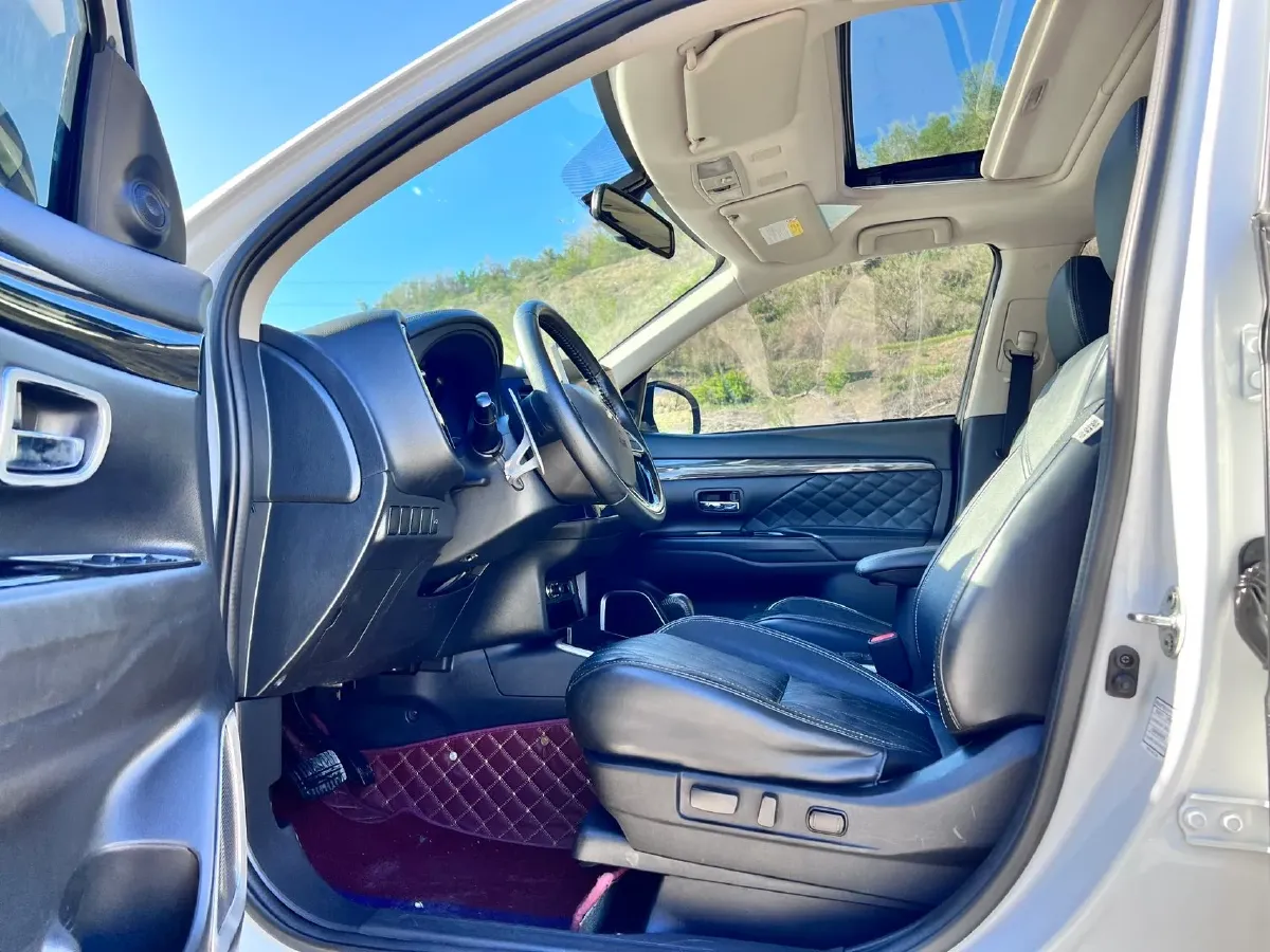 2021 Mitsubishi Outlander 2.4L 192HP L4 CVT,autocango,china used car exporter,china ev exporter,chinese used car exporter,chinese used ev exporter