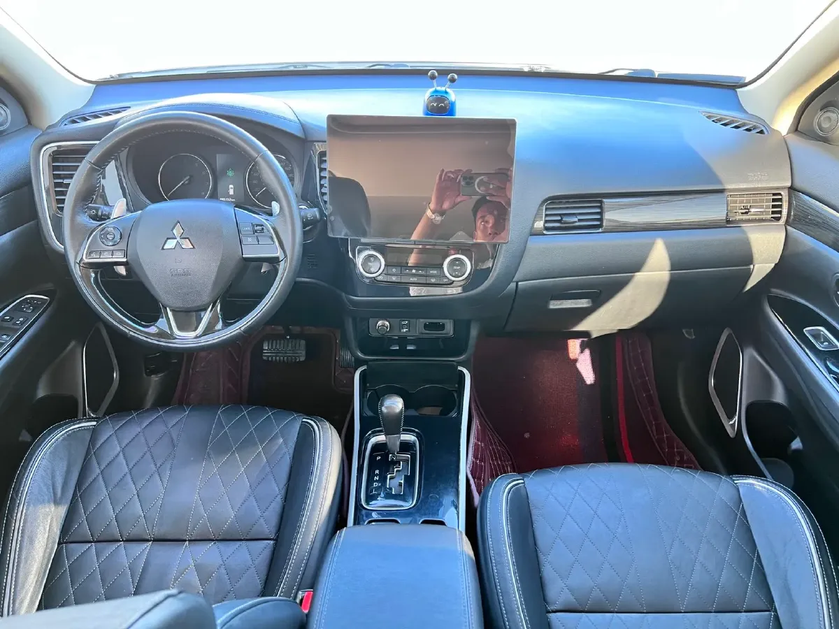 2021 Mitsubishi Outlander 2.4L 192HP L4 CVT,autocango,china used car exporter,china ev exporter,chinese used car exporter,chinese used ev exporter