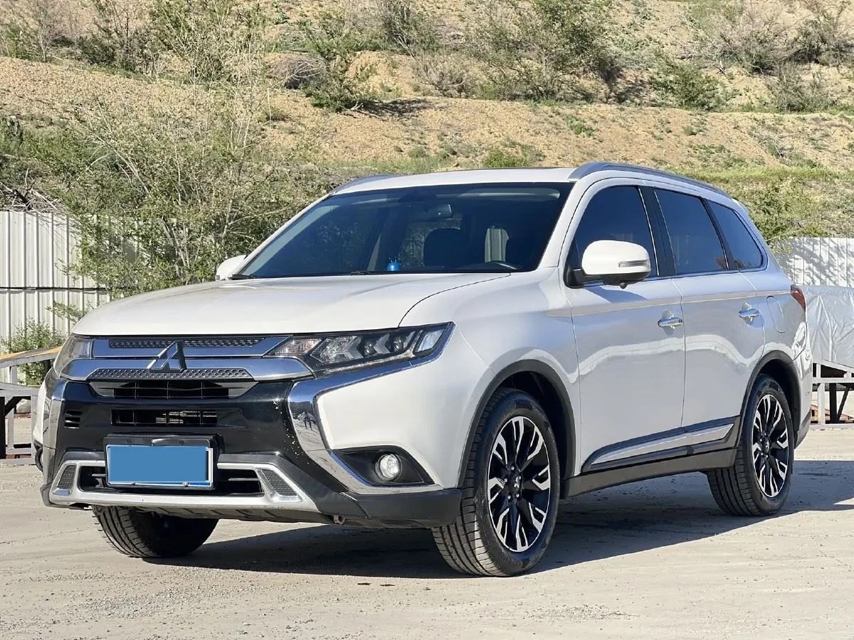 2021 Mitsubishi Outlander 2.4L 192HP L4 CVT,autocango,china used car exporter,china ev exporter,chinese used car exporter,chinese used ev exporter