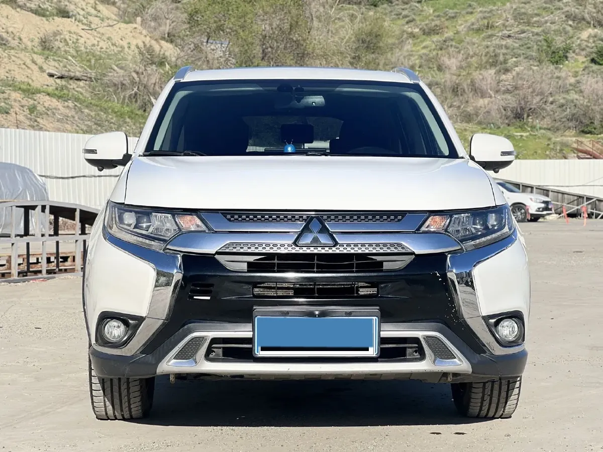 2021 Mitsubishi Outlander 2.4L 192HP L4 CVT,autocango,china used car exporter,china ev exporter,chinese used car exporter,chinese used ev exporter