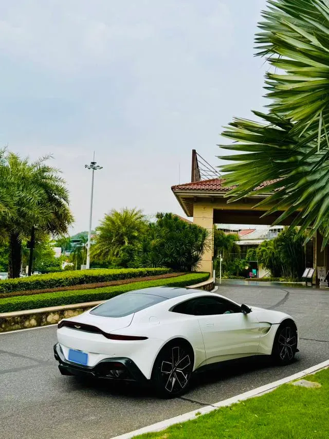 2023 Aston Martin V8 Vantage 4.0T 510HP V8 8AT,autocango,china used car exporter,china ev exporter,chinese used car exporter,chinese used ev exporter