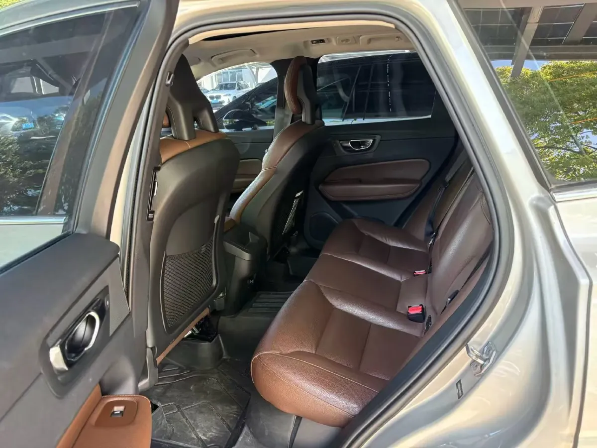 2018 Volvo XC60 2.0T 254HP L4 8AT,autocango,china used car exporter,china ev exporter,chinese used car exporter,chinese used ev exporter