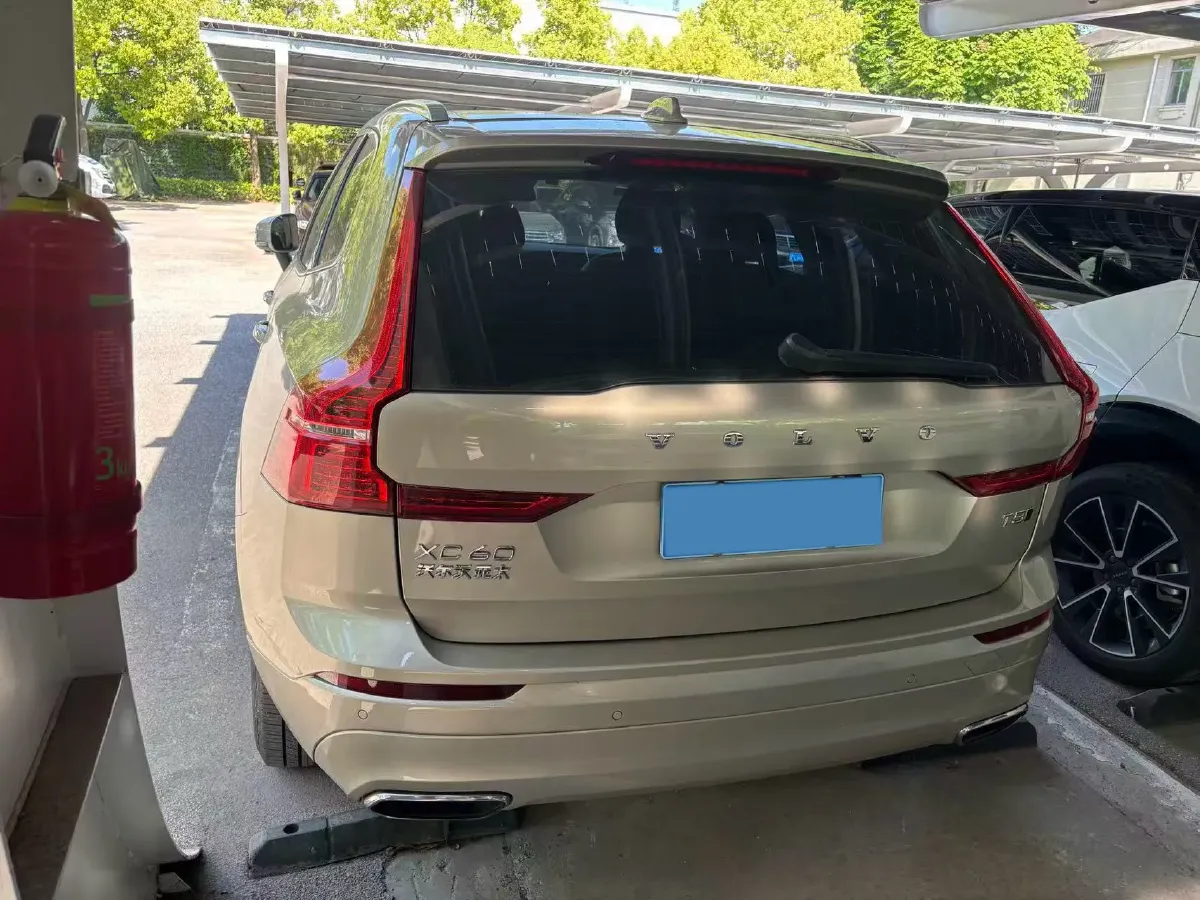 2018 Volvo XC60 2.0T 254HP L4 8AT,autocango,china used car exporter,china ev exporter,chinese used car exporter,chinese used ev exporter