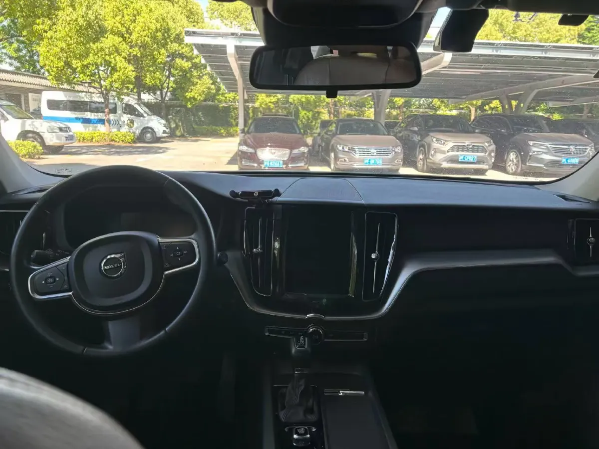2018 Volvo XC60 2.0T 254HP L4 8AT,autocango,china used car exporter,china ev exporter,chinese used car exporter,chinese used ev exporter