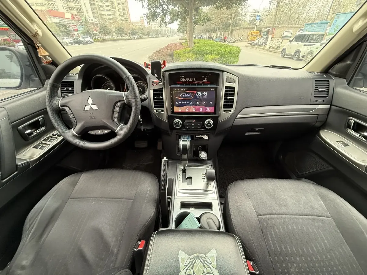 2020 Mitsubishi Pajero 3.0L 174HP V6 5AT,autocango,china used car exporter,china ev exporter,chinese used car exporter,chinese used ev exporter