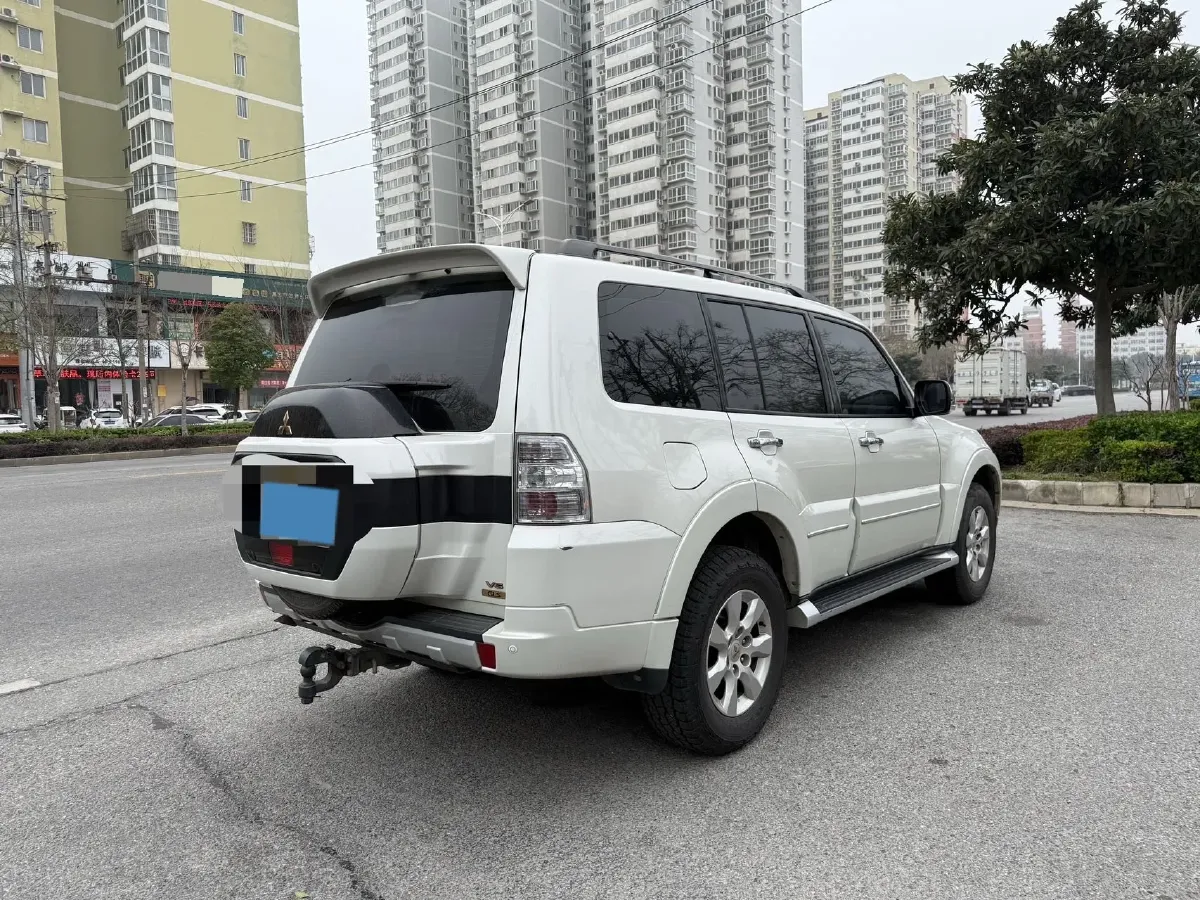 2020 Mitsubishi Pajero 3.0L 174HP V6 5AT,autocango,china used car exporter,china ev exporter,chinese used car exporter,chinese used ev exporter