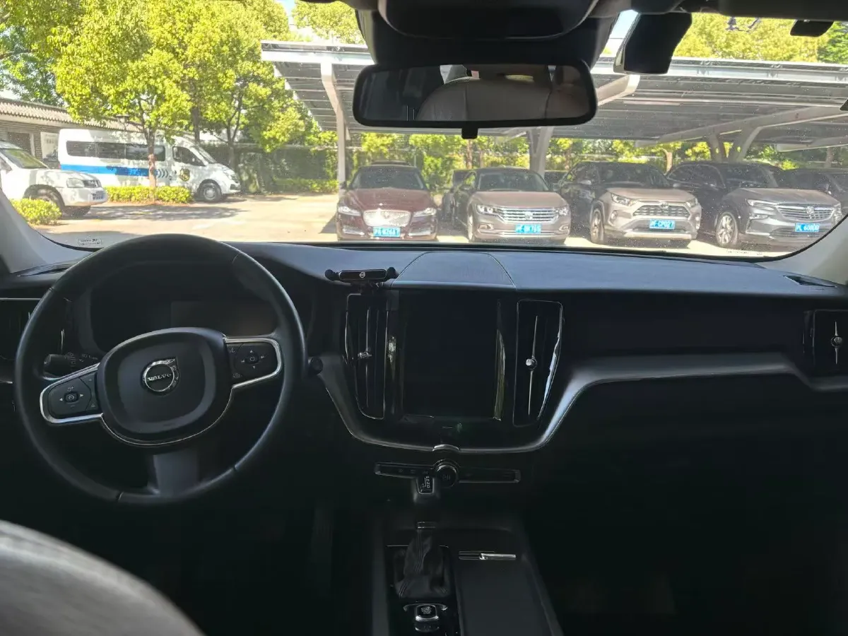 2018 Volvo XC60 2.0T 254HP L4 8AT,autocango,china used car exporter,china ev exporter,chinese used car exporter,chinese used ev exporter