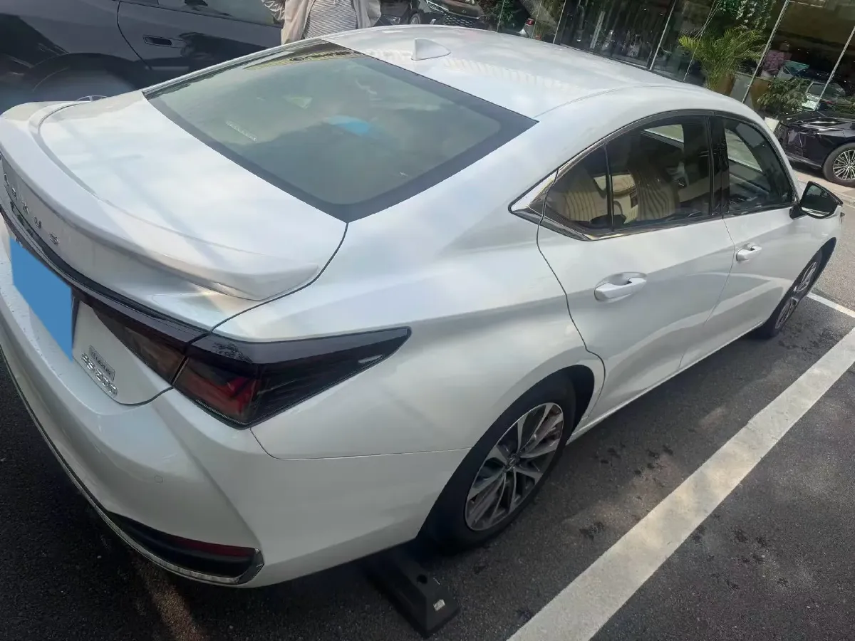 2025 Lexus ES 2.0L 173HP L4 CVT,autocango,china used car exporter,china ev exporter,chinese used car exporter,chinese used ev exporter
