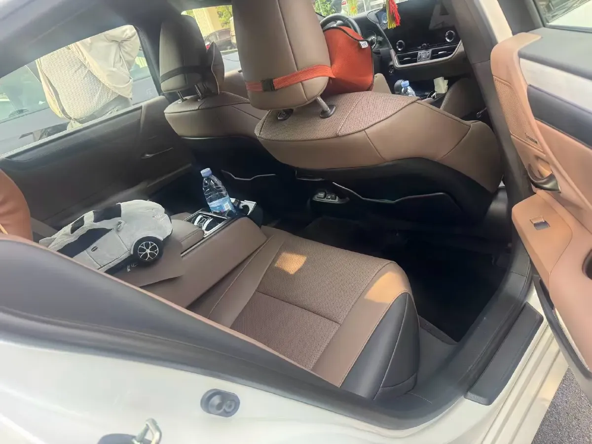 2025 Lexus ES 2.0L 173HP L4 CVT,autocango,china used car exporter,china ev exporter,chinese used car exporter,chinese used ev exporter