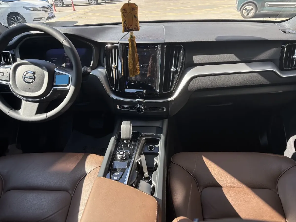 2024 Volvo XC60 2.0T 250HP L4 8AT,autocango,china used car exporter,china ev exporter,chinese used car exporter,chinese used ev exporter