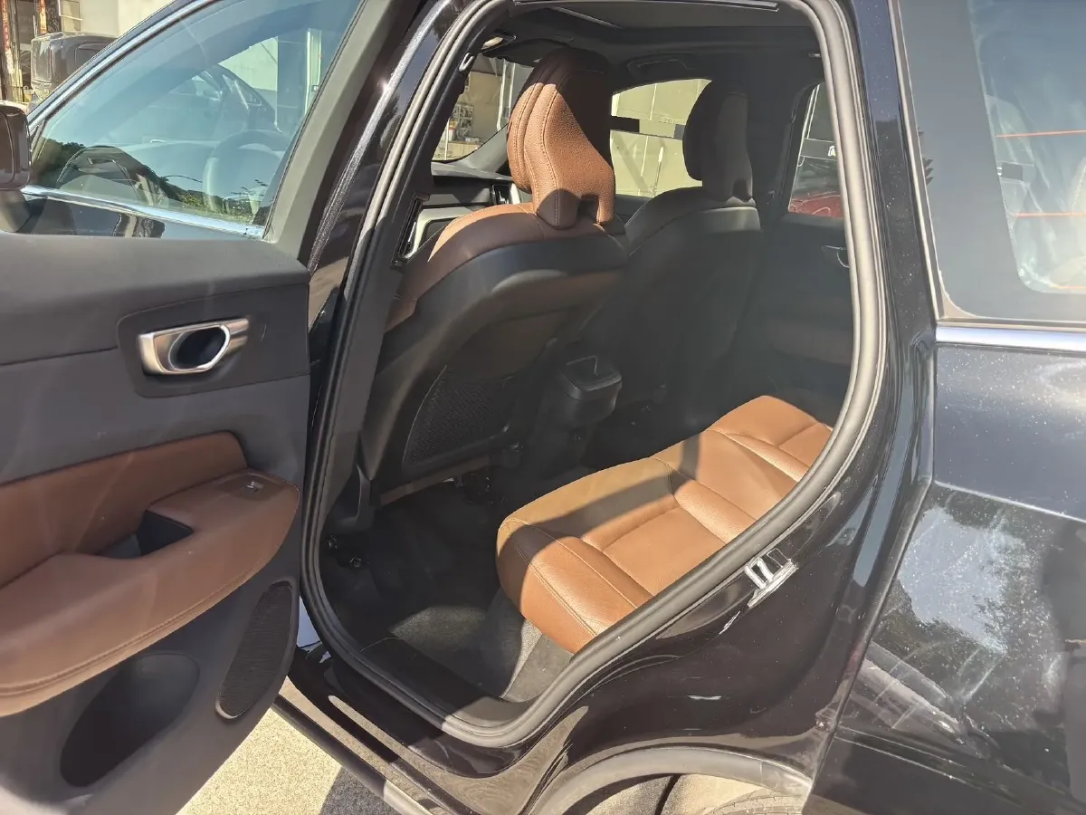 2024 Volvo XC60 2.0T 250HP L4 8AT,autocango,china used car exporter,china ev exporter,chinese used car exporter,chinese used ev exporter