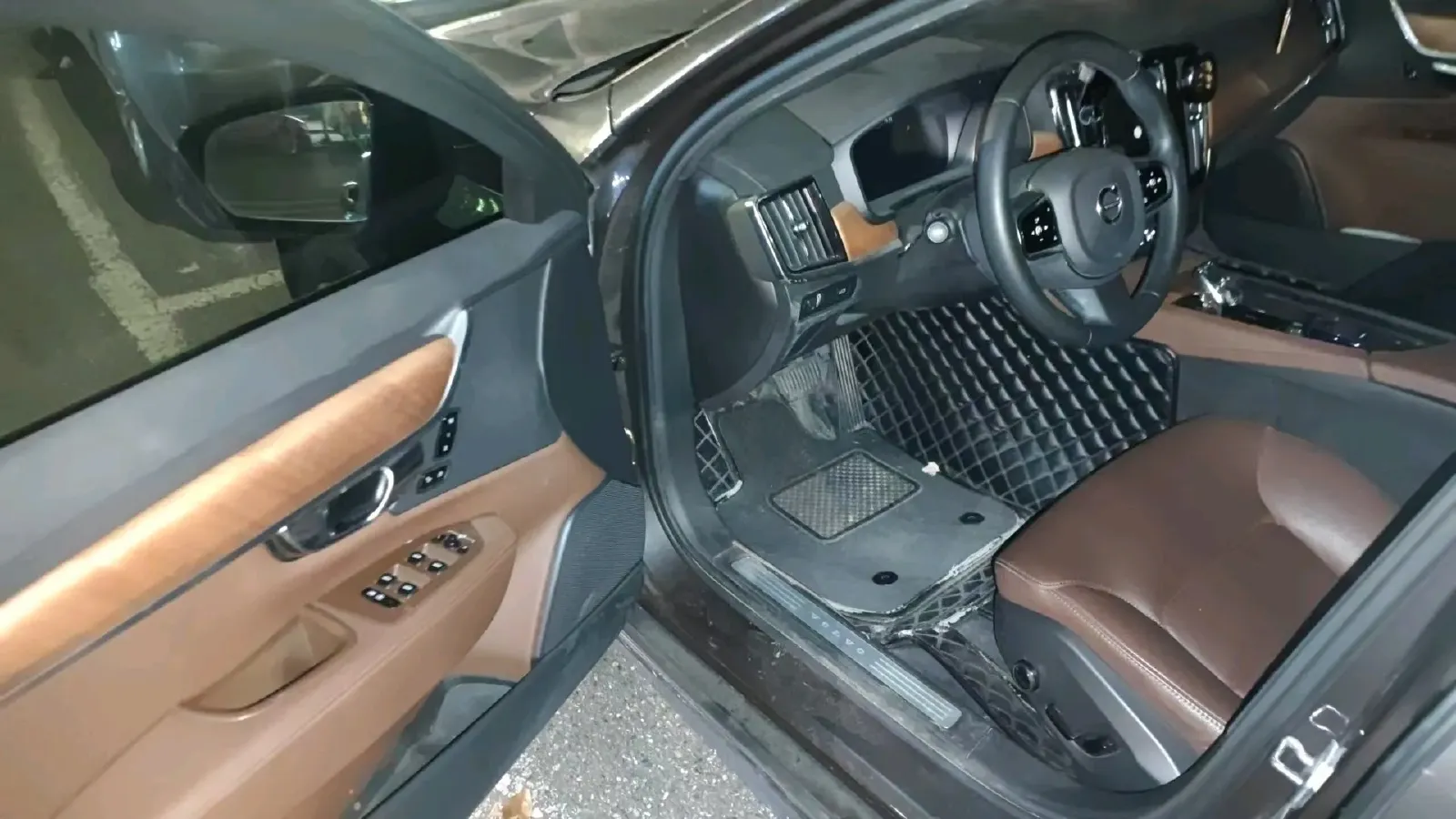 2021 Volvo S90 2.0T 250HP L4 8AT,autocango,china used car exporter,china ev exporter,chinese used car exporter,chinese used ev exporter