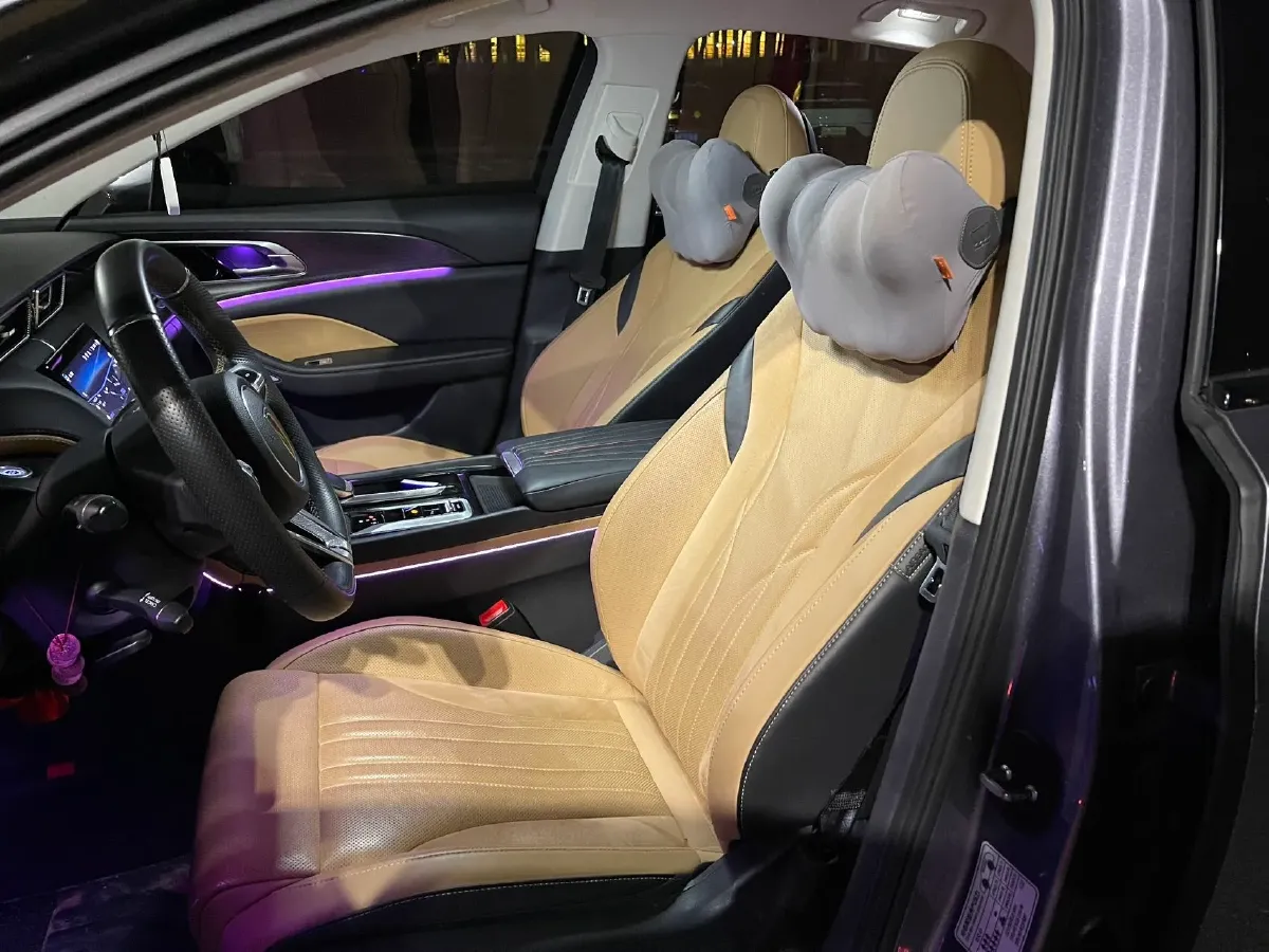 2023 HongQi H6 2.0T 252HP L4 8AT,autocango,china used car exporter,china ev exporter,chinese used car exporter,chinese used ev exporter