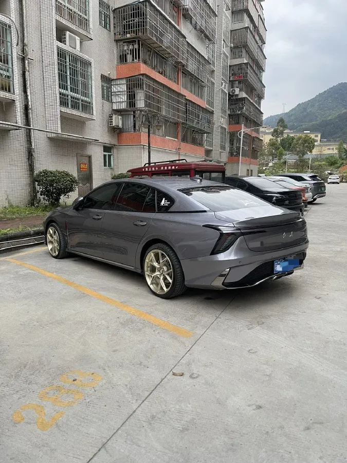 2023 HongQi H6 2.0T 252HP L4 8AT,autocango,china used car exporter,china ev exporter,chinese used car exporter,chinese used ev exporter