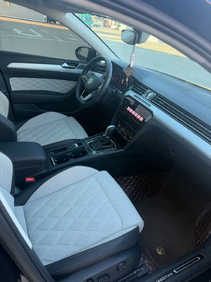 2023 Volkswagen Magotan 2.0T 186HP L4 7DCT,autocango,china used car exporter,china ev exporter,chinese used car exporter,chinese used ev exporter