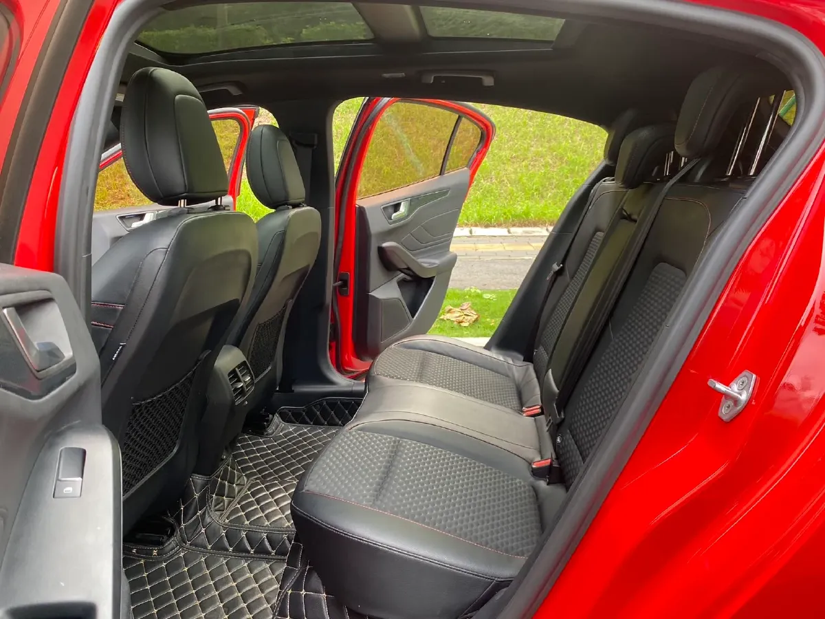 2020 Ford Focus 1.5T 174HP L3 8AT,autocango,china used car exporter,china ev exporter,chinese used car exporter,chinese used ev exporter
