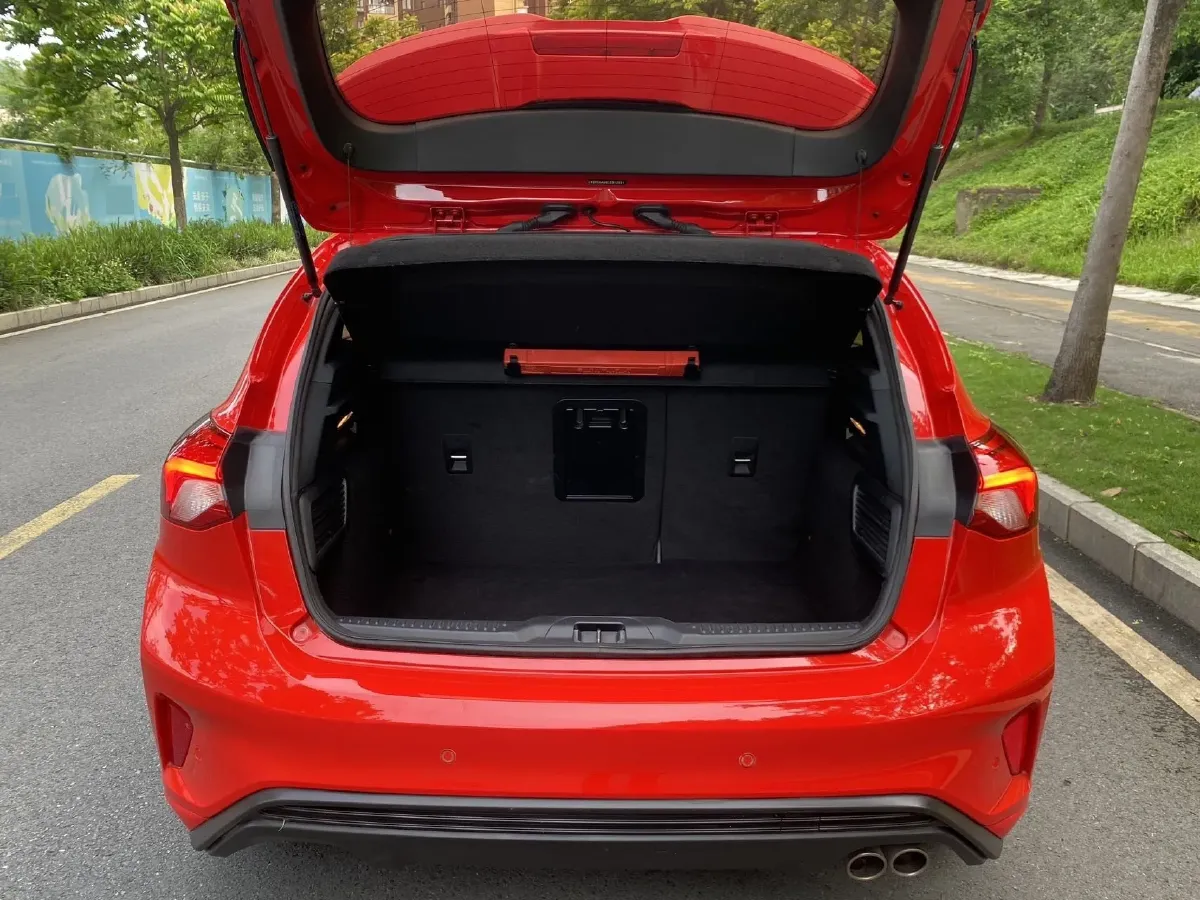 2020 Ford Focus 1.5T 174HP L3 8AT,autocango,china used car exporter,china ev exporter,chinese used car exporter,chinese used ev exporter
