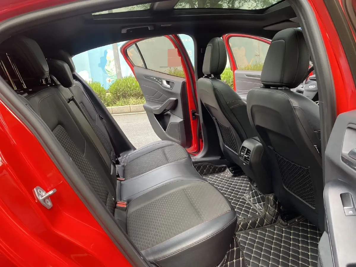 2020 Ford Focus 1.5T 174HP L3 8AT,autocango,china used car exporter,china ev exporter,chinese used car exporter,chinese used ev exporter