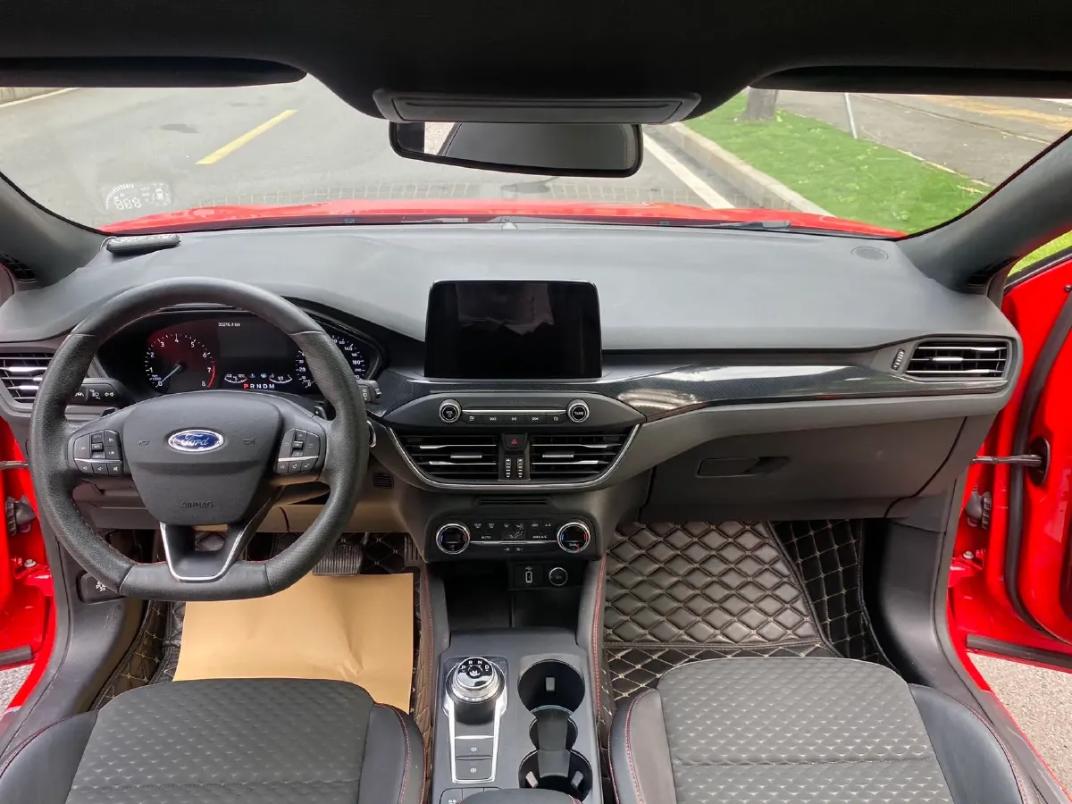 2020 Ford Focus 1.5T 174HP L3 8AT,autocango,china used car exporter,china ev exporter,chinese used car exporter,chinese used ev exporter