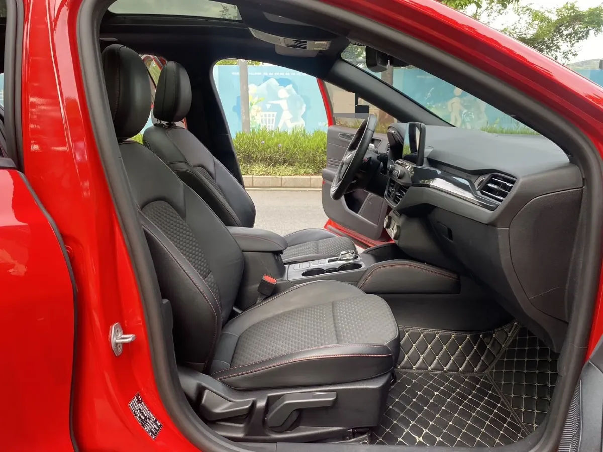 2020 Ford Focus 1.5T 174HP L3 8AT,autocango,china used car exporter,china ev exporter,chinese used car exporter,chinese used ev exporter
