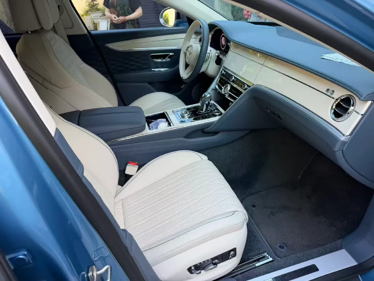 2022 Bentley Flying Spur 4.0T 550HP V8 8DCT,autocango,china used car exporter,china ev exporter,chinese used car exporter,chinese used ev exporter