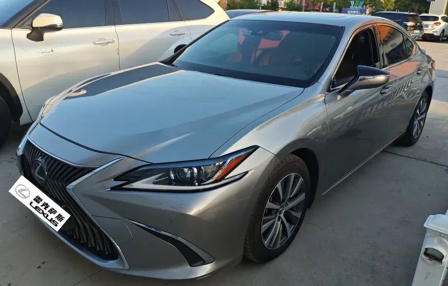 2020 Lexus ES 2.5L 178HP L4 E-CVT Hybrid,autocango,china used car exporter,china ev exporter,chinese used car exporter,chinese used ev exporter