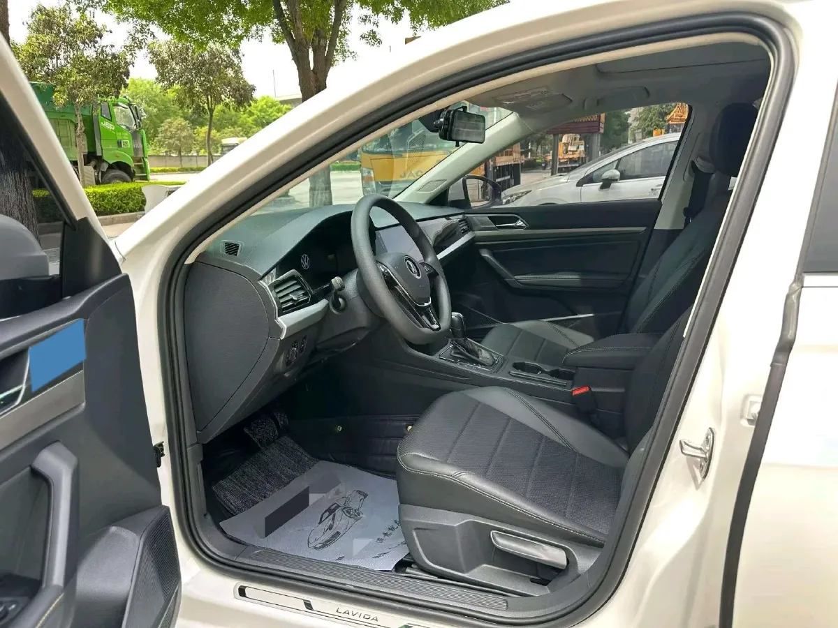 2022 Bestune B70 2.0T 224HP L4 6AT,autocango,china used car exporter,china ev exporter,chinese used car exporter,chinese used ev exporter