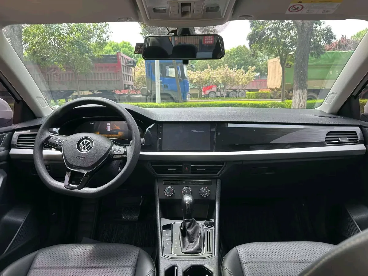 2022 Bestune B70 2.0T 224HP L4 6AT,autocango,china used car exporter,china ev exporter,chinese used car exporter,chinese used ev exporter