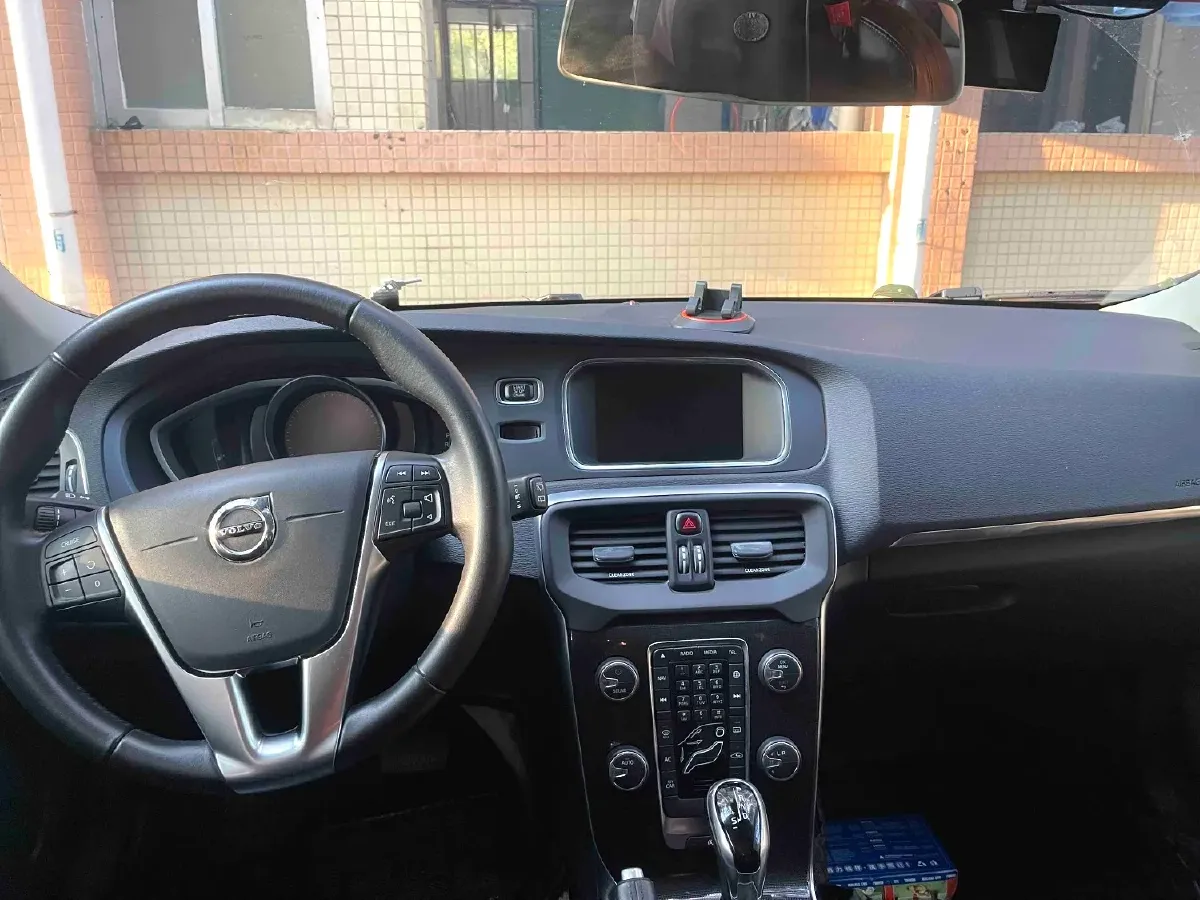 2018 Volvo V40 1.5T 152HP L4 6AT,autocango,china used car exporter,china ev exporter,chinese used car exporter,chinese used ev exporter