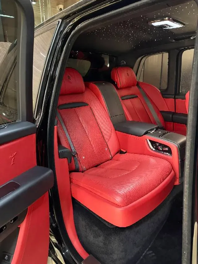 2018 Rolls-Royce Cullinan 6.7T 571HP V12 8AT,autocango,china used car exporter,china ev exporter,chinese used car exporter,chinese used ev exporter