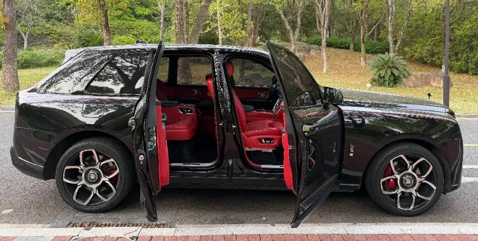 2018 Rolls-Royce Cullinan 6.7T 571HP V12 8AT,autocango,china used car exporter,china ev exporter,chinese used car exporter,chinese used ev exporter