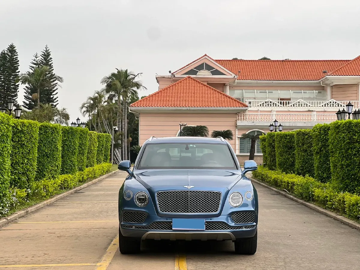 2018 Bentley Bentayga 4.0T 550HP V8 8AT,autocango,china used car exporter,china ev exporter,chinese used car exporter,chinese used ev exporter