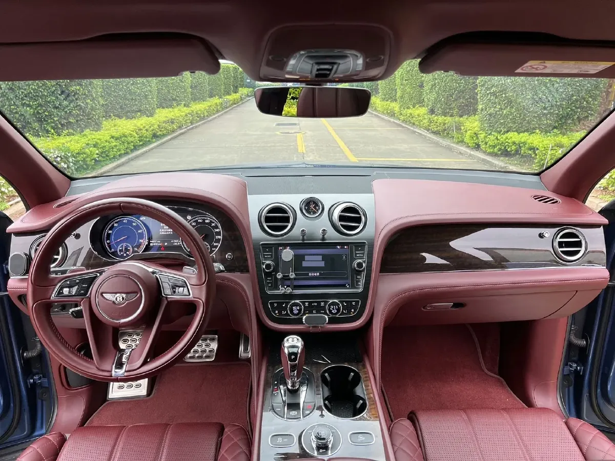 2018 Bentley Bentayga 4.0T 550HP V8 8AT,autocango,china used car exporter,china ev exporter,chinese used car exporter,chinese used ev exporter