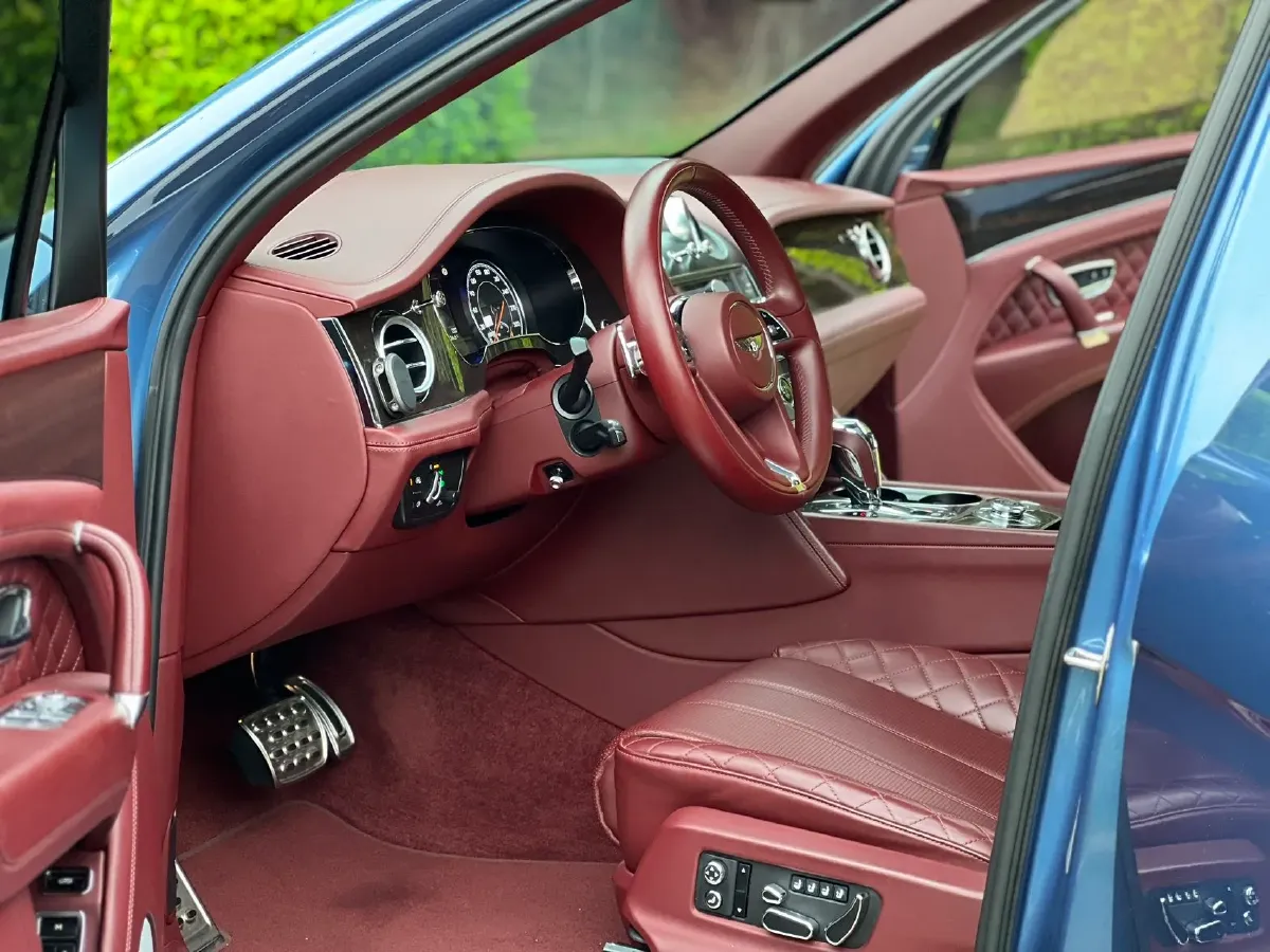 2018 Bentley Bentayga 4.0T 550HP V8 8AT,autocango,china used car exporter,china ev exporter,chinese used car exporter,chinese used ev exporter