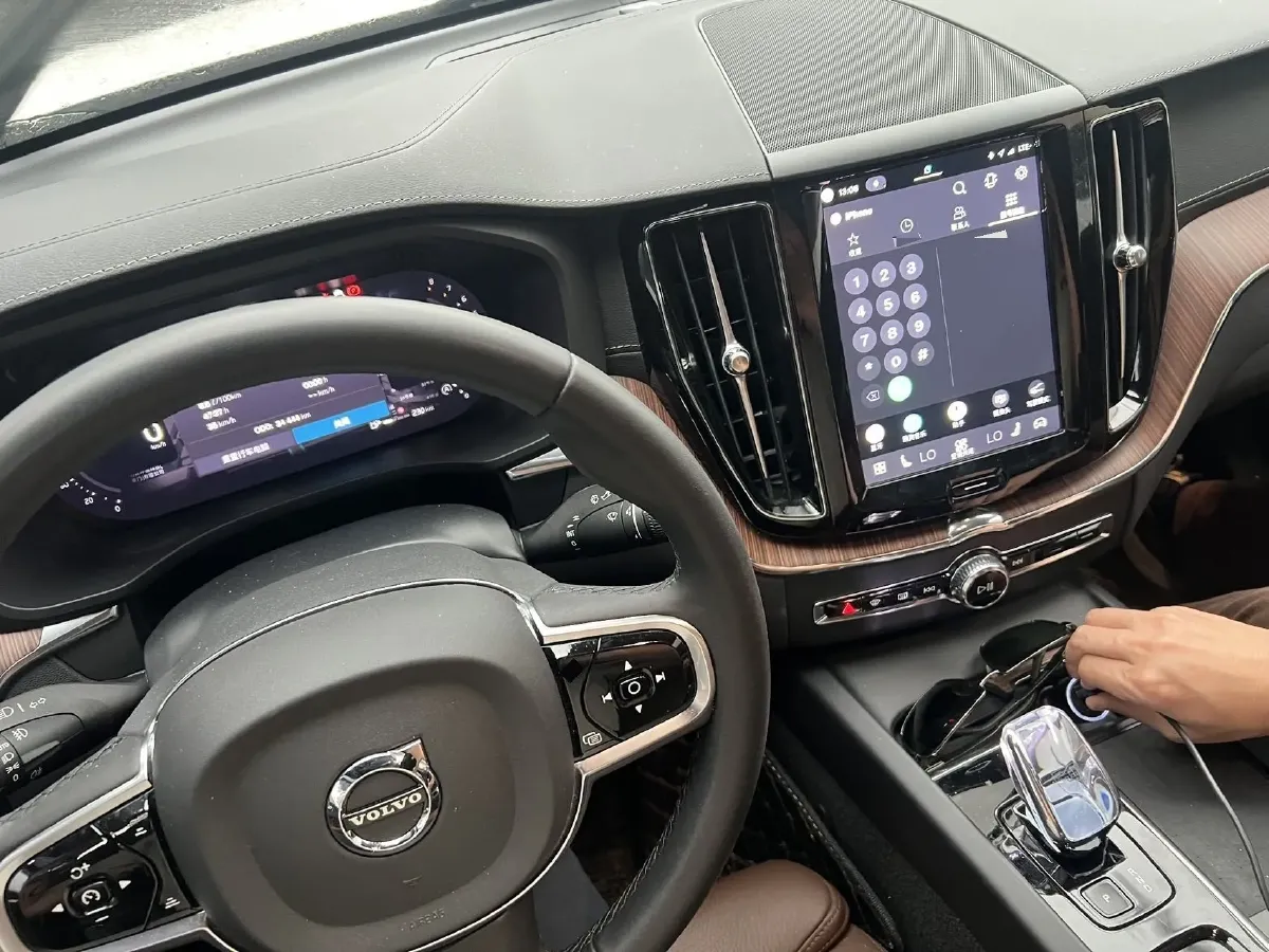 2024 Volvo XC60 2.0T 250HP L4 8AT,autocango,china used car exporter,china ev exporter,chinese used car exporter,chinese used ev exporter