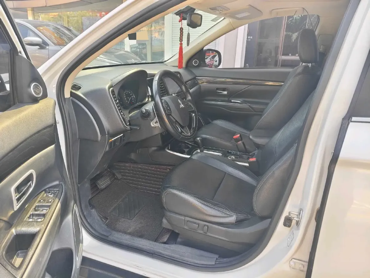 2018 Mitsubishi Outlander 2.4L 192HP L4 CVT,autocango,china used car exporter,china ev exporter,chinese used car exporter,chinese used ev exporter