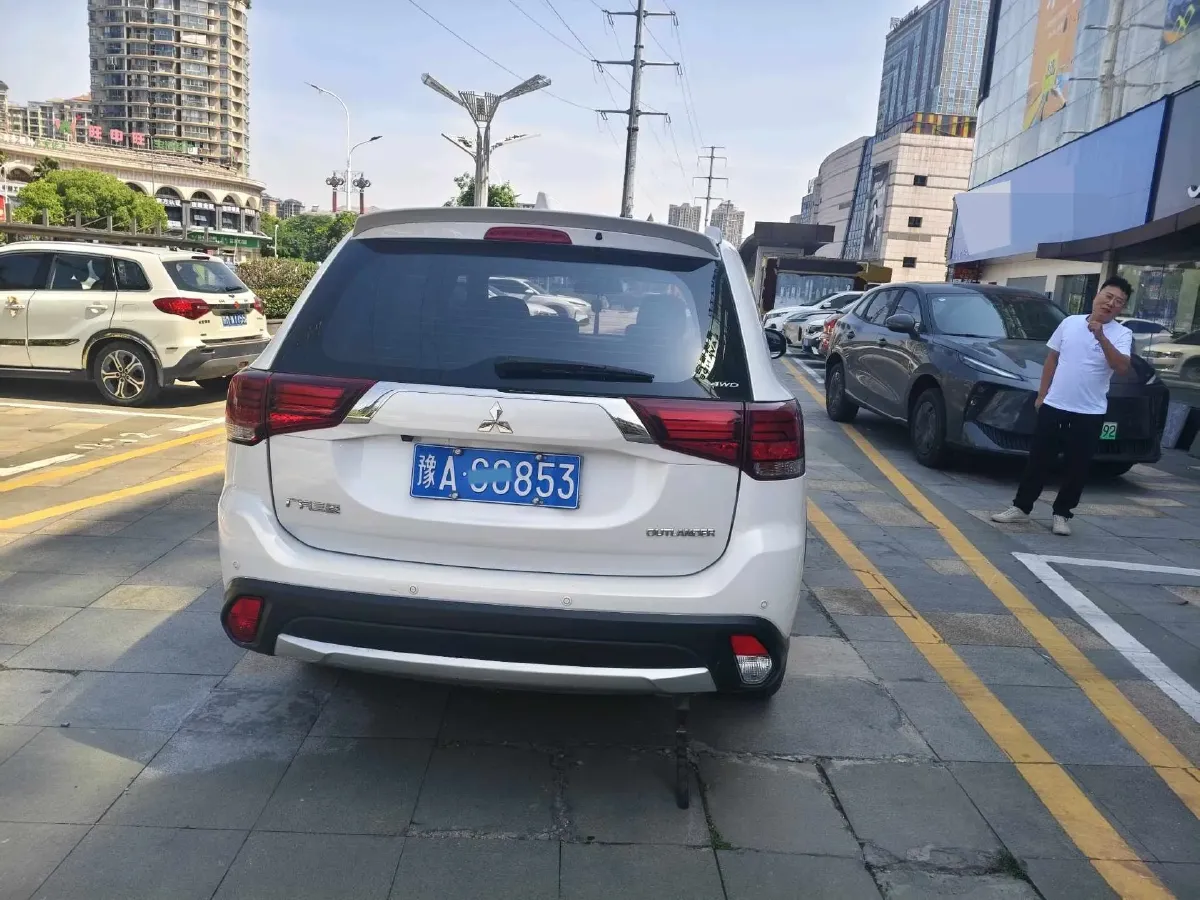 2018 Mitsubishi Outlander 2.4L 192HP L4 CVT,autocango,china used car exporter,china ev exporter,chinese used car exporter,chinese used ev exporter