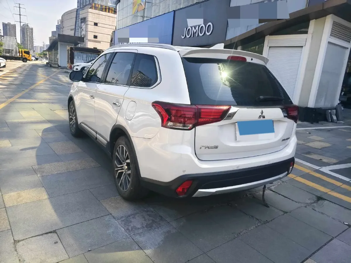 2018 Mitsubishi Outlander 2.4L 192HP L4 CVT,autocango,china used car exporter,china ev exporter,chinese used car exporter,chinese used ev exporter