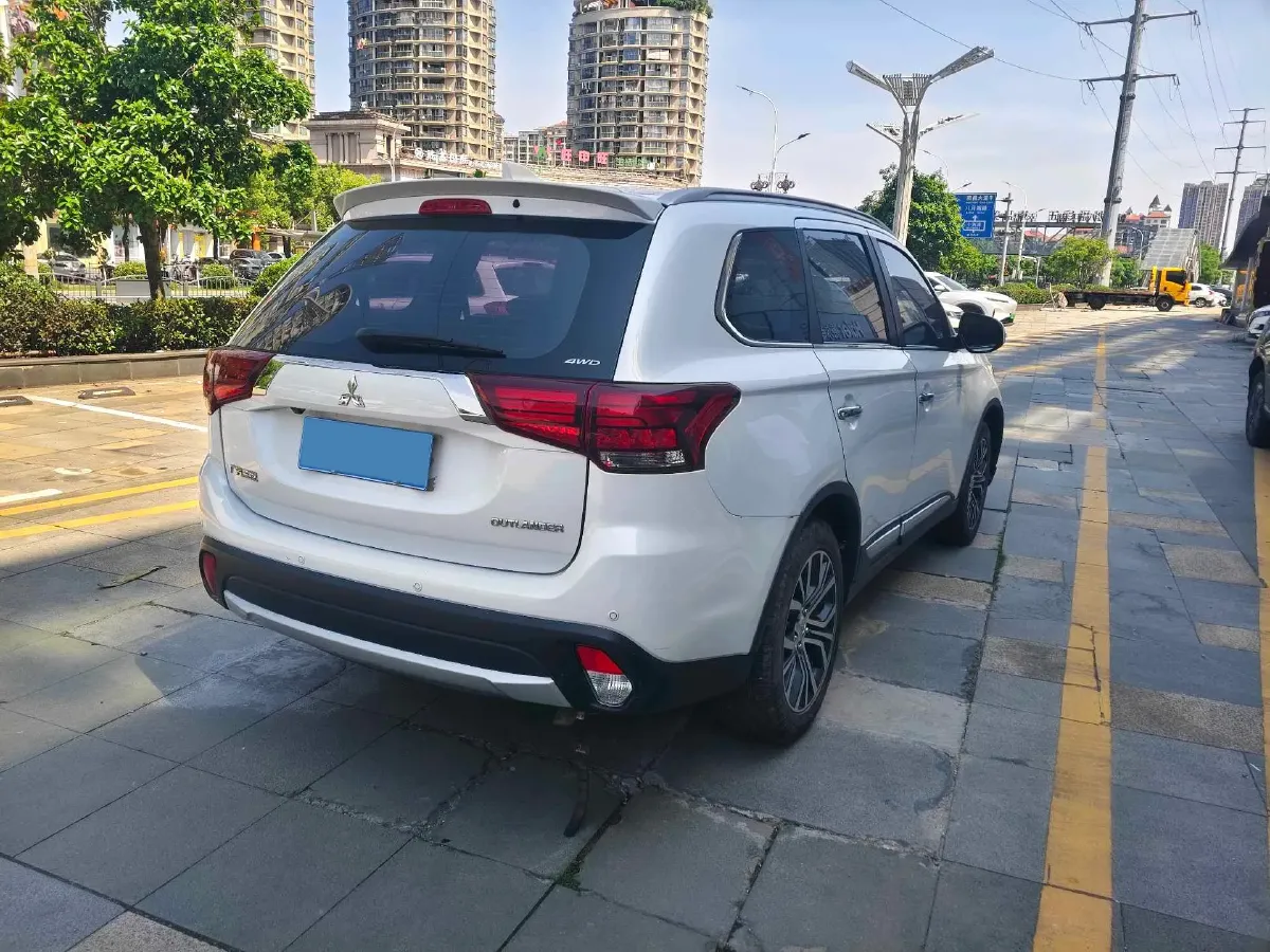 2018 Mitsubishi Outlander 2.4L 192HP L4 CVT,autocango,china used car exporter,china ev exporter,chinese used car exporter,chinese used ev exporter